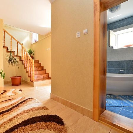 Отель Casa Vio Хацег Экстерьер фото