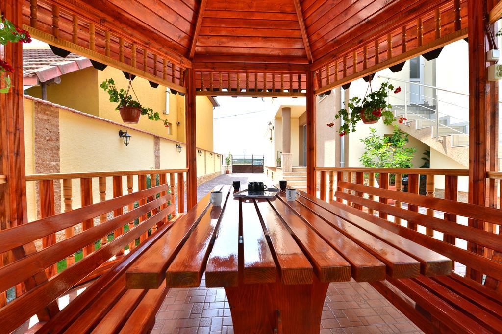 Отель Casa Vio Хацег Экстерьер фото
